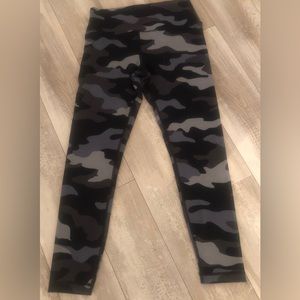 vs pink camo leggings size large